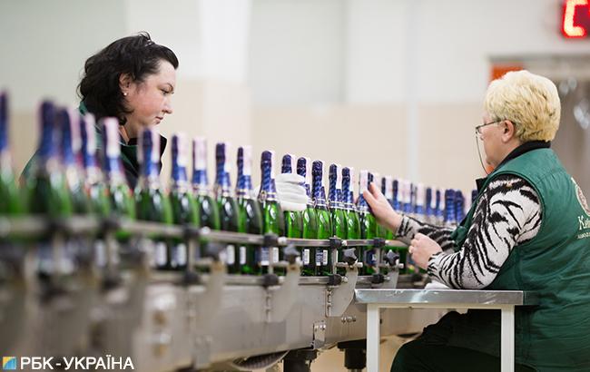 Кабмин предлагает Раде отменить лицензирование импорта и экспорта алкоголя и табака