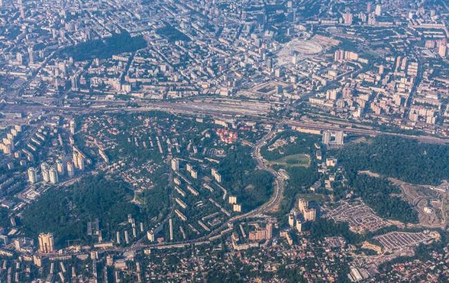 "Два різних світу": у мережі порівняли зняті з повітря фото Києва та Луганської області
