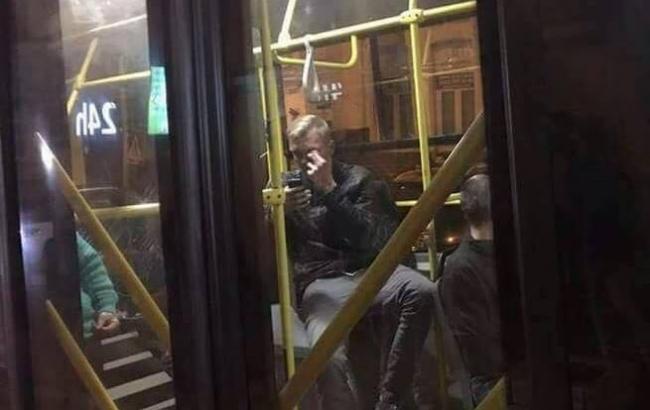В троллейбусе Киева произошла поножовщина (фото)