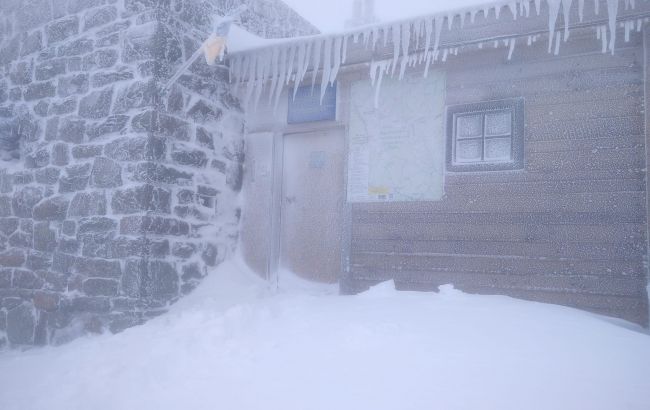 Погода в Карпатах погіршилася: у горах сніг та мороз