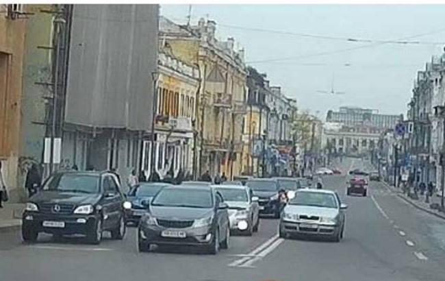 "Ездит по встречке": в Киеве появился новый автобеспредельщик