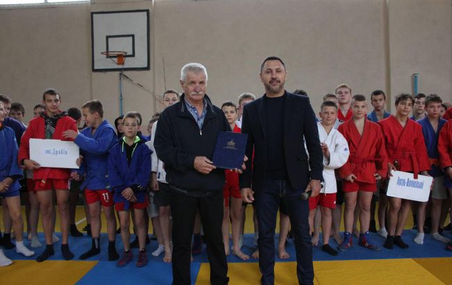 Андрей Стрихарский поздравил жителей Городища с Днем города и посетил юниорский чемпионат по борьбе самбо