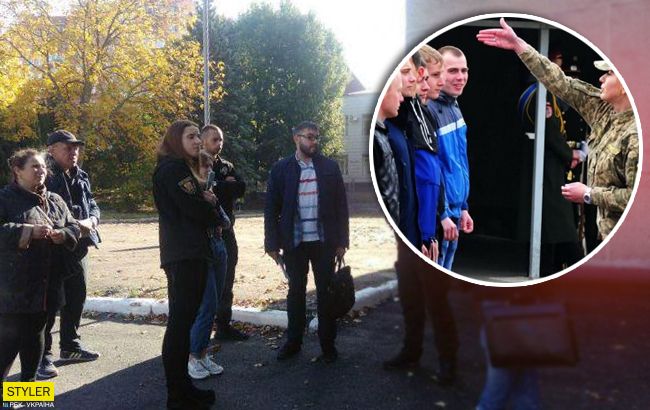 У Тернополі пройшло "полювання" на призовників: забирали прямо з дня народження