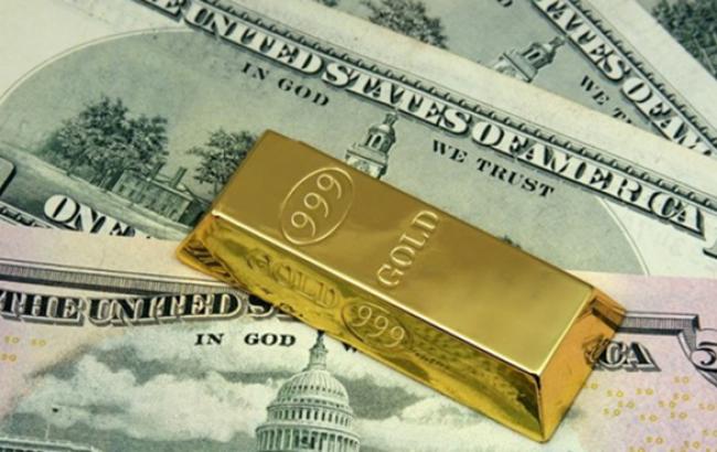 Цены на золото стабильны около трехнедельного максимума