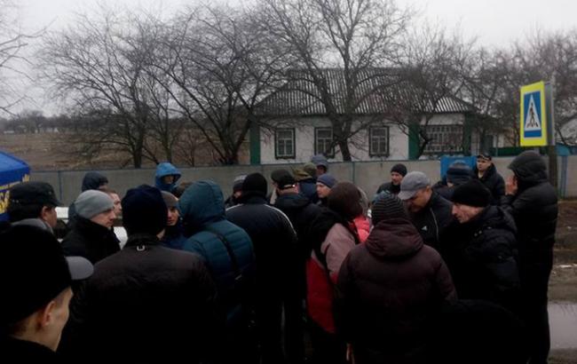 "Свобода" заявляє про оточення "тітушками" блокпосту на трасі "Київ - Москва"