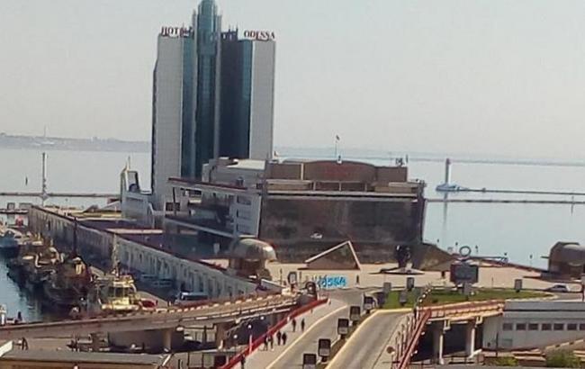 У мережі показали приголомшливі фото Одеси з вікна покинутого готелю