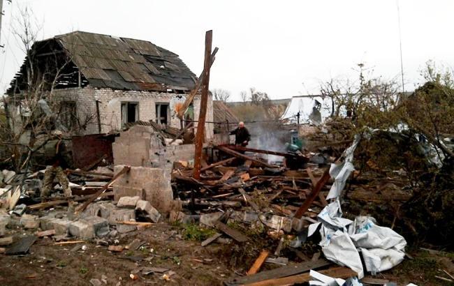 Бойовики обстріляли житлові будинки у Луганському