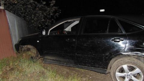 Пьяный сотрудник СТО в Киеве угнал "Лексус" клиента и разбил его