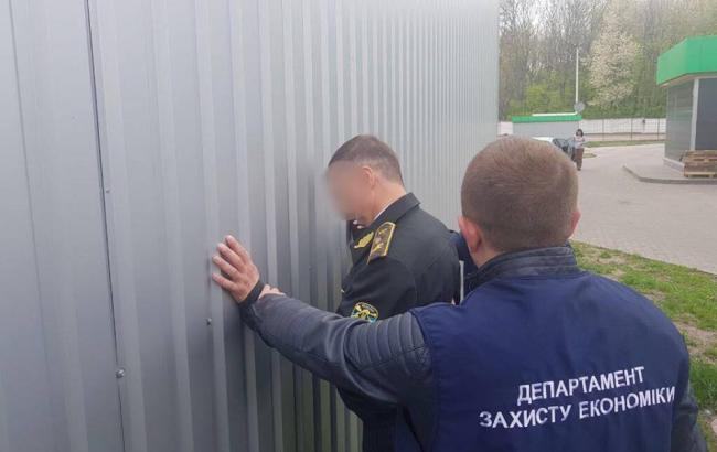 У Києві директора держпідприємства затримали на хабарі
