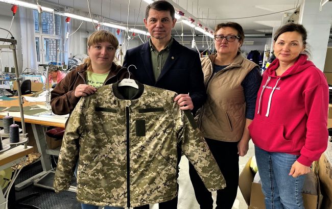 В Латвии для украинских военных начали шить зимнюю форму (фото)
