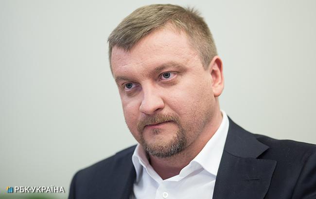 Майже 100 тис. божникам по виплаті аліментів заборонено виїзд за кордон, - Петренко