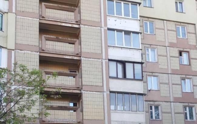 В Киеве с шестого этажа выпрыгнула молодая женщина