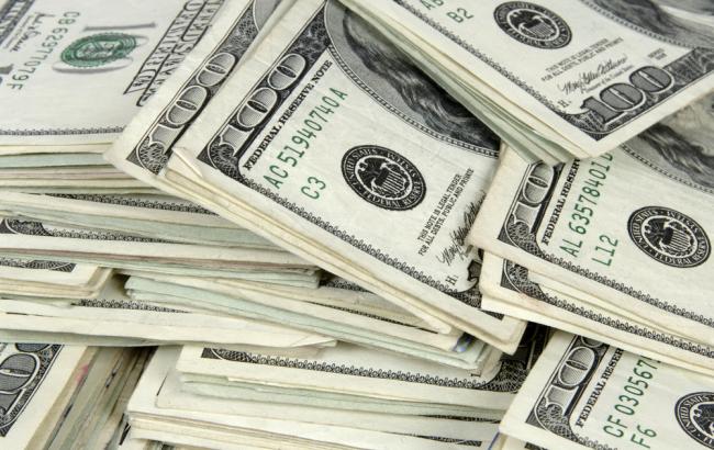 Курс доллара на межбанке в 13:00 упал до 25,55 гривен