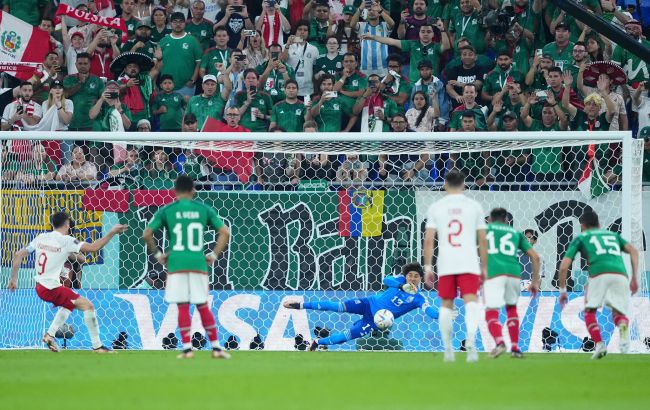 Незабитий Лєвандовскі пенальті позбавив збірну Польщі перемоги над Мексикою: відео