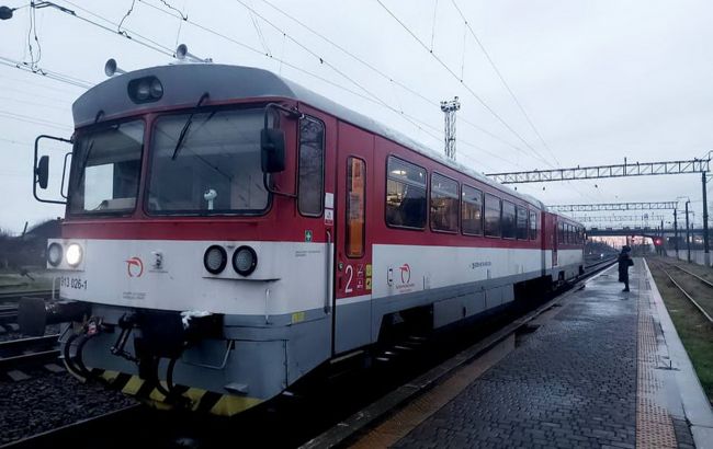 Поезда стоят часами. Что украинцам нельзя везти в Словакию: полный список запрещенки