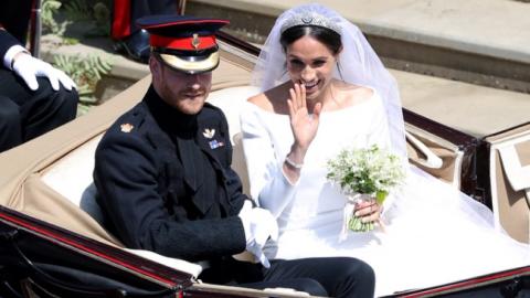 Молодята Меган Маркл і принц Гаррі вперше після весілля з'явилися на публіці (фото, відео)