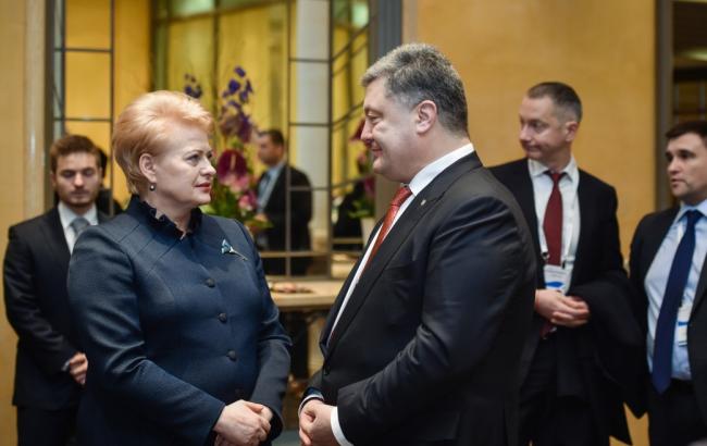 Порошенко обсудил с Грибаускайте необходимости сохранения санкций против РФ
