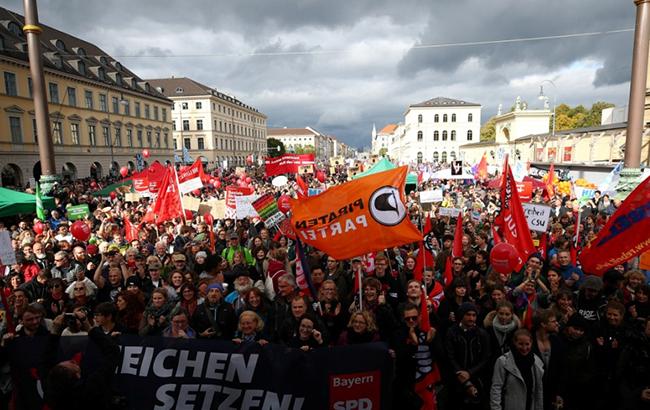 В Мюнхене десятки тысяч немцев вышли на демонстрацию против расизма