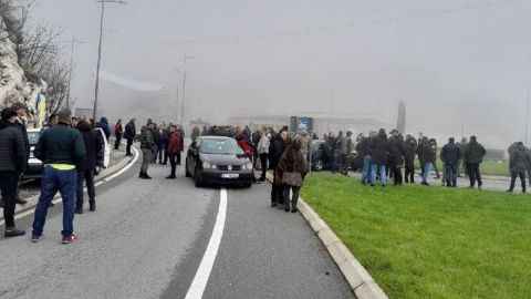 Косово після зняття сербами блокпостів знову відкриває прикордонні пункти