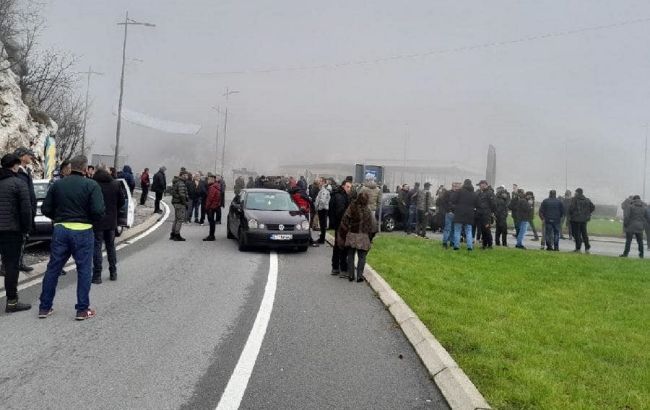 Косово после снятия сербами блокпостов снова открывает пограничные пункты