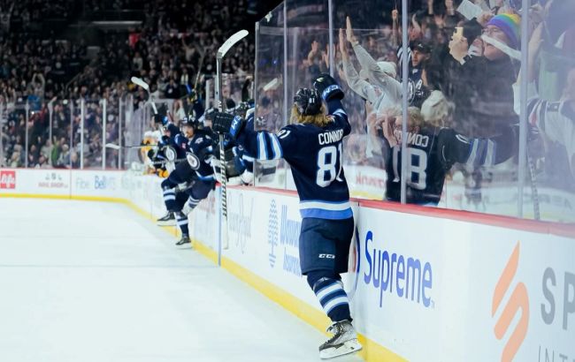 Дубль і асист відправили вінгера "Вінніпега" в лідери топ-3 зірок вечора НХЛ: відео