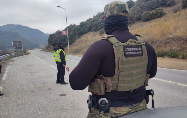 Украинец нелегально привез 12 турок на территорию Польши в одном автомобиле (видео)