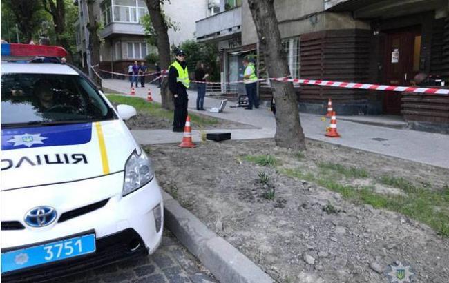 Нападение на патрульную во Львове: в сети показали фото пострадавшей