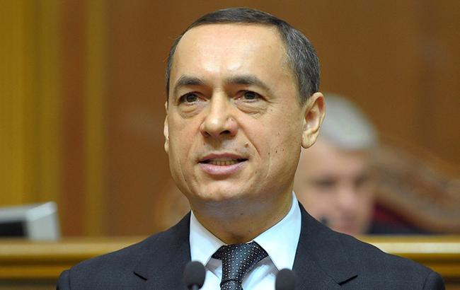 15 нардепів і 4 міністра хочуть взяти Мартиненко на поруки