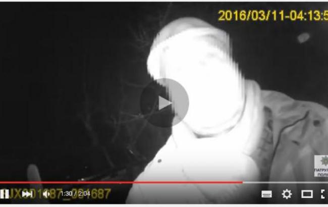 Львовский таксист хотел срезать путь и застрял на лестнице