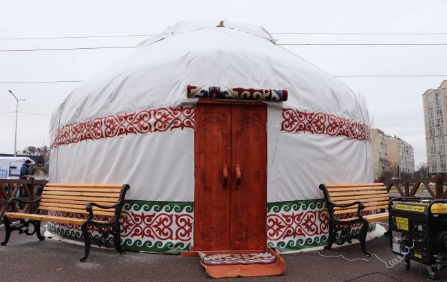 Россия обиделась на Казахстан из-за "юрты несокрушимости" в Буче. Астана ответила