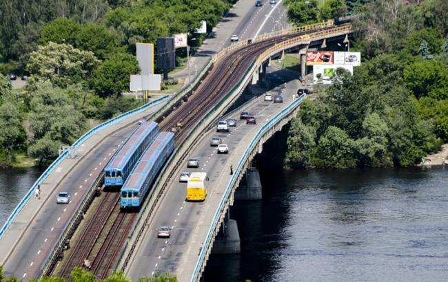 У Києві 5-6 травня буде обмежено рух транспорту на мосту Метро
