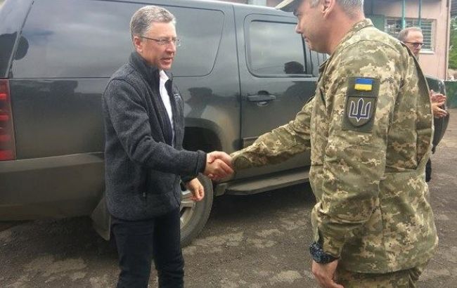 Наєв зустрівся з Волкером на Донбасі