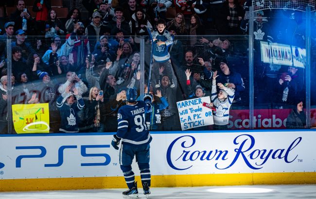 Капитан "Торонто" отметил гроссмейстерский юбилей в НХЛ двумя ассистами: видео