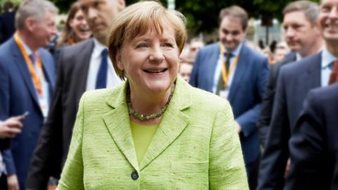 У Німеччині СДПН схвалила попередні переговори з партією Меркель про створення коаліції