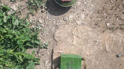 На автошляху Маріуполь-Сартана виявили міну російського походження