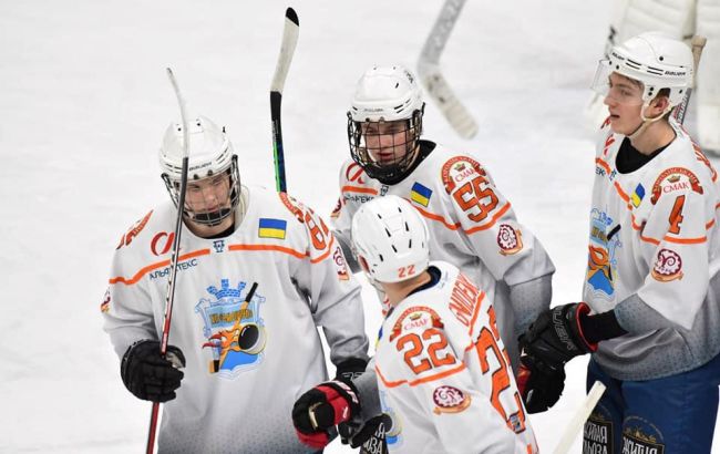 "Кременчук" розгромив "Легіон" і став другим фіналістом хокейної першості