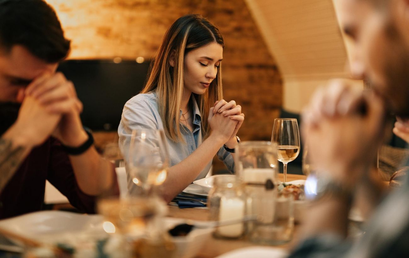 Сильна молитва на Святвечір, яка захистить усю родину: що читати до вечері та після