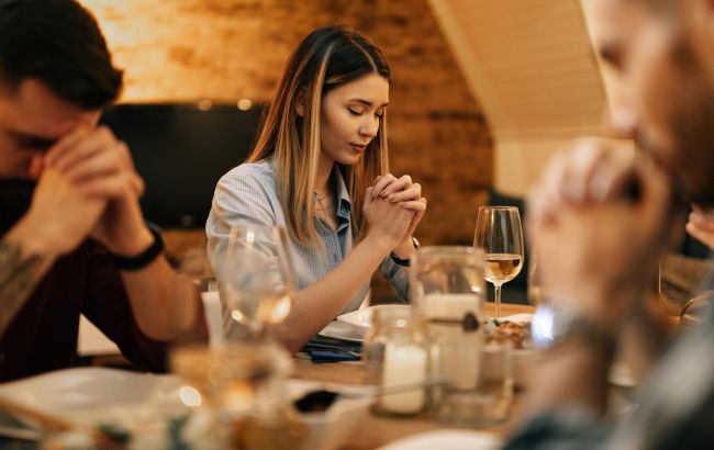 Сильная молитва на Святвечер, которая защитит всю семью: что читать до ужина и после