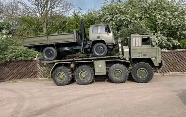 Порошенко повідомив про нову партію техніки для ЗСУ