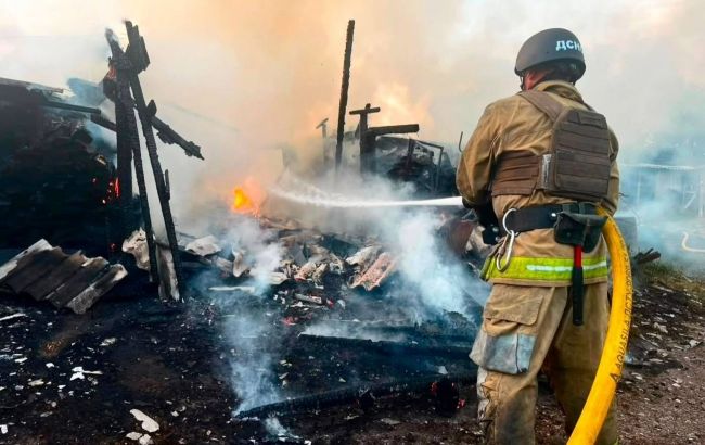 Бровари масовано атакували дрони, у місті спалахнули пожежі