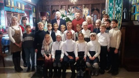 Депутат Гнатенко привітав зі святами вихованців недільної школи в Донецькій області