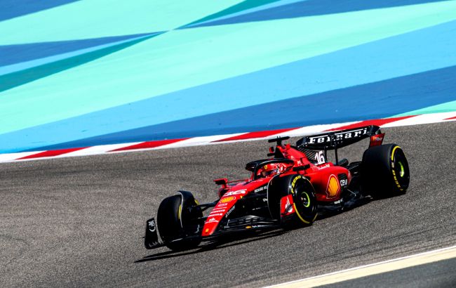 Пилот "Феррари" потеряет десять мест на старте Гран-при Саудовской Аравии