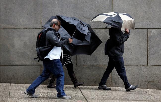 Синоптики предупреждают о порывах ветра по всей Украине 19-20 ноября