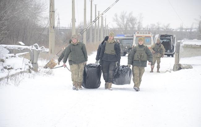 Україні повернули тіла двох військових, які загинули на Світлодарській дузі