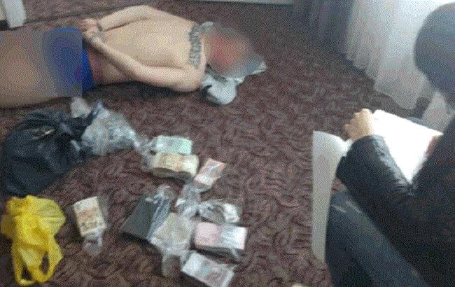 В Черкассах задержали группу наркодилеров, которые 2 года сбывали наркотики в области