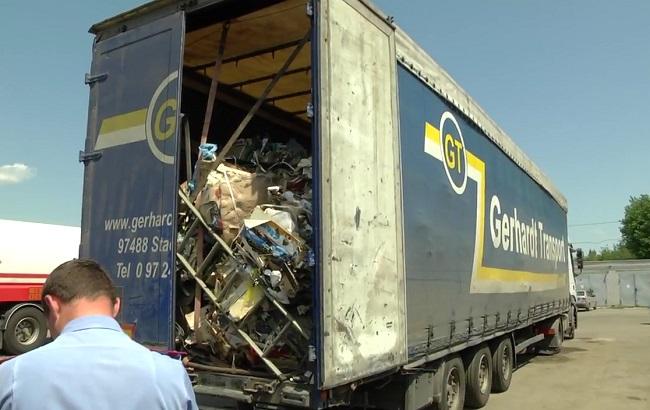 У Черкасах виявлено вантажівку зі сміттям зі Львову