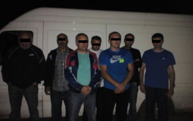 В Донецькій обл. прикордонники затримали 5 автомобілів з продуктами для бойовиків