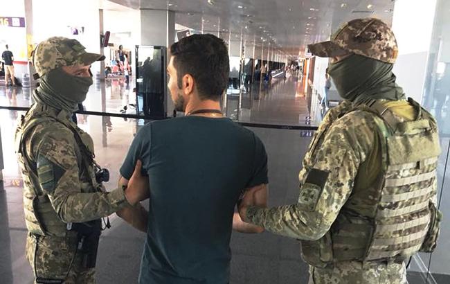 У "Борисполі" іноземець повідомив, що є терористом