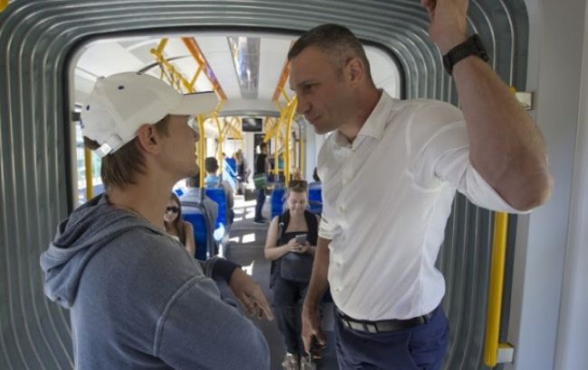 Кличко перевірив новий польський трамвай у Києві