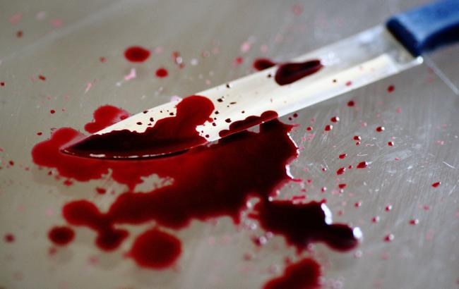 Нахабно поводилась: в Херсонській області жінка напала з ножем на обранницю сина
